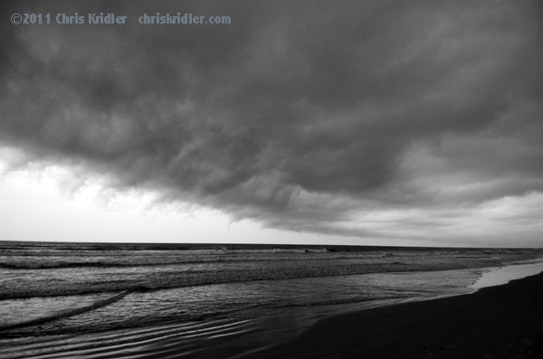 Shelf cloud and ocean