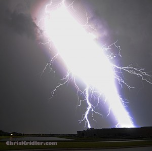 Close lightning bolt