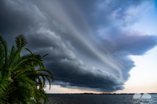 Another shot of the shelf over the lagoon.