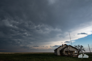Pretty mammatus and an abandoned house.