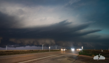 Mid-level inflow features manifest as spokes.