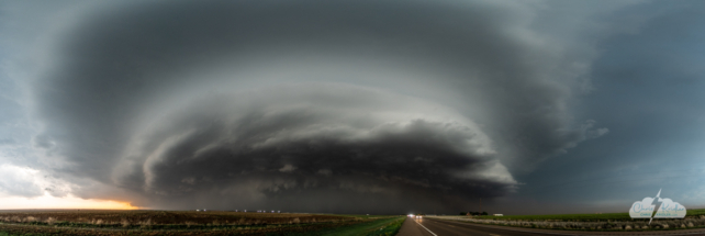 Panoramic view of the storm structure.