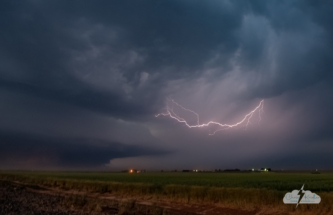 As darkness fell, this dusty storm got extremely sparky.