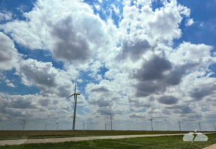 West of Amarillo, we eyed the cumulus field as we headed west.