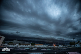 The shelf cloud was fast-moving.