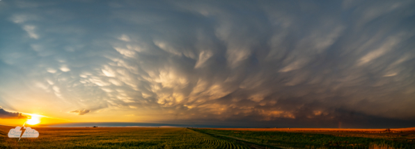 A REALLY wide shot - a multi-image panorama.