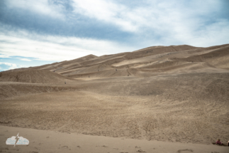 A lot of tourists dotted the dunes.