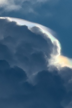 4 August 2025: Sky spectacles, from cloud iridescence to lightning